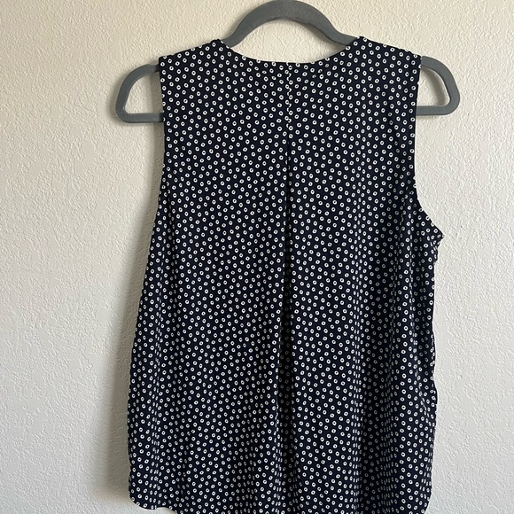 Ann Taylor size medium black and white tank top blouse with keyhole accent - Picture 3 of 3